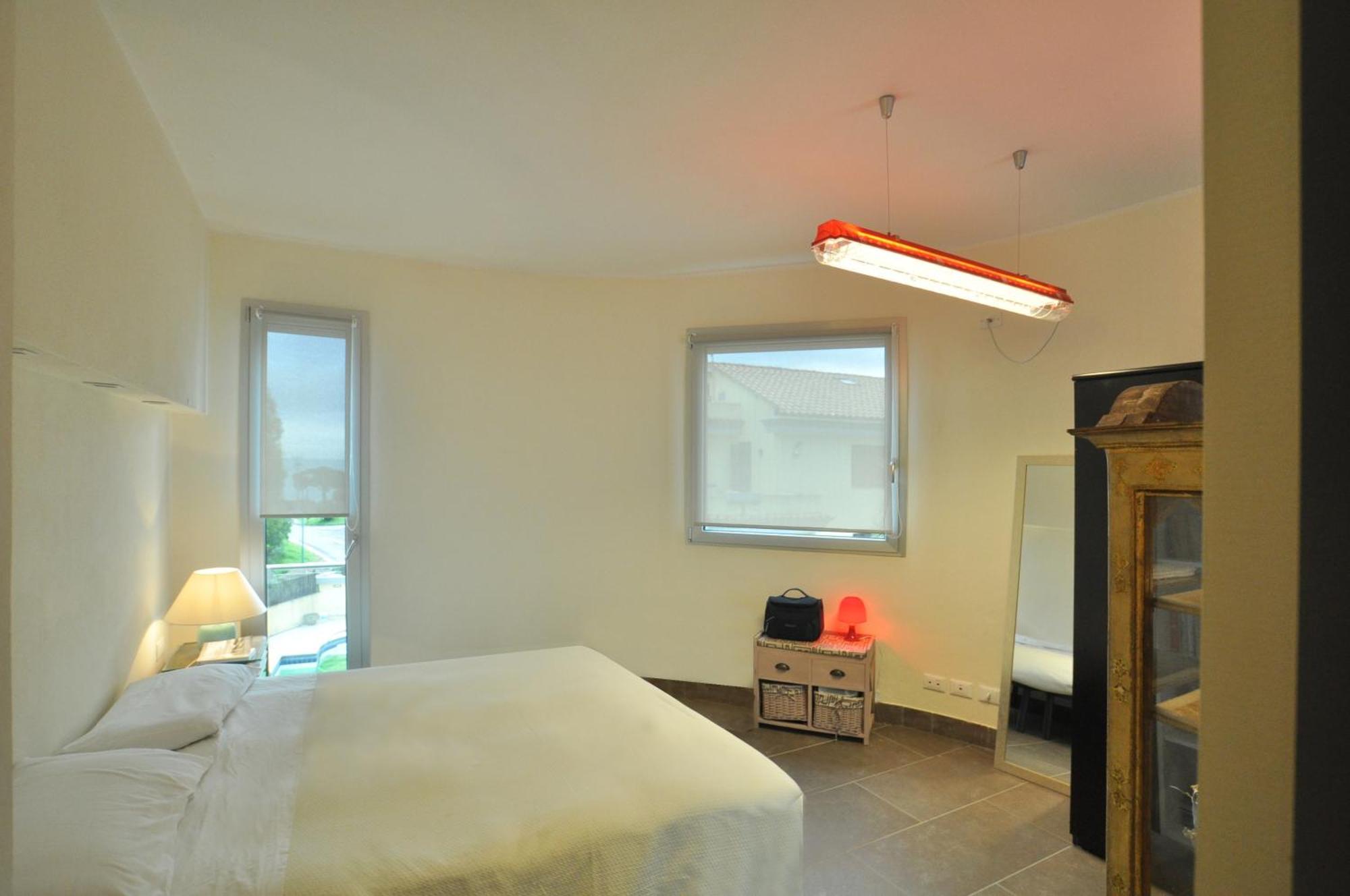 콰르투 산텔레나 Art House Quartu - Margine Rosso B&B 객실 사진
